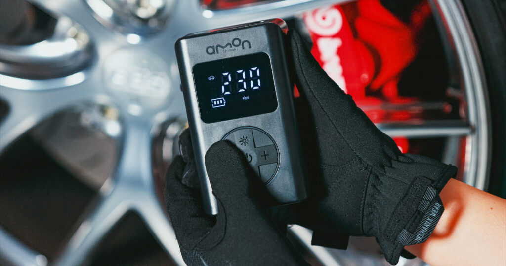 ＋/− ボタンで充填する空気圧を設定します