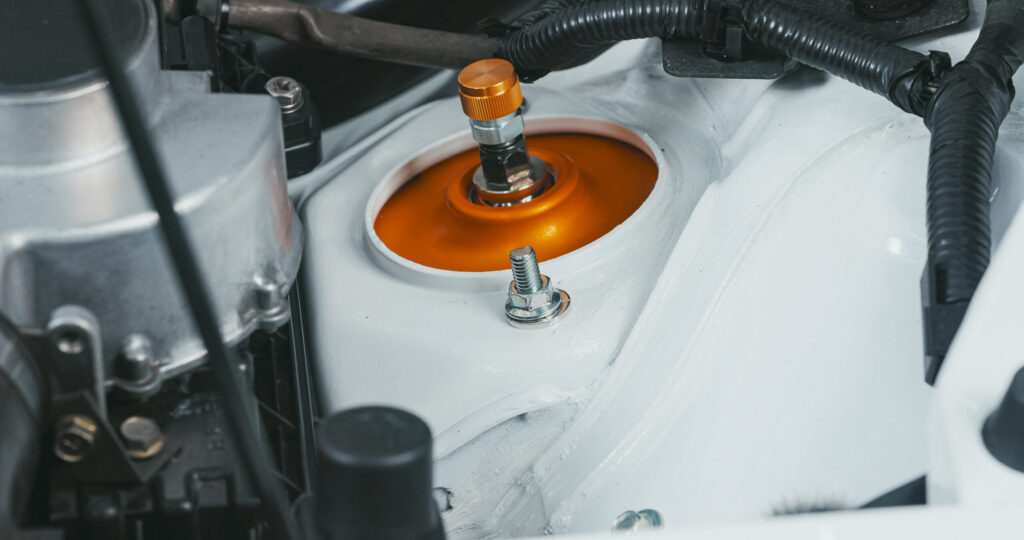 締め付けトルク値でしっかりと締め込みます。