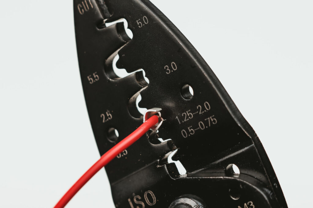 芯線部に仮かしめ