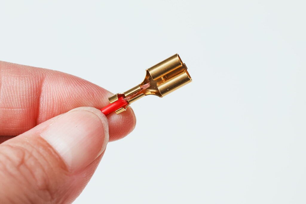 端子をセットします。